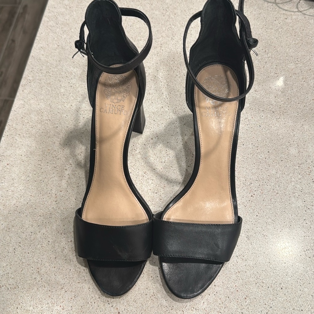 Vince Camuto like new black high heel shoe